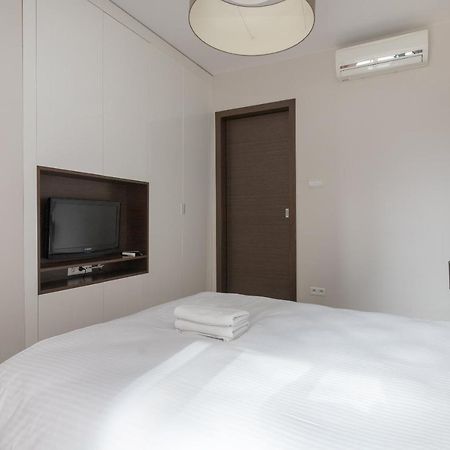 ורשה Grzybowska Platinum Apartment Tower A מראה חיצוני תמונה